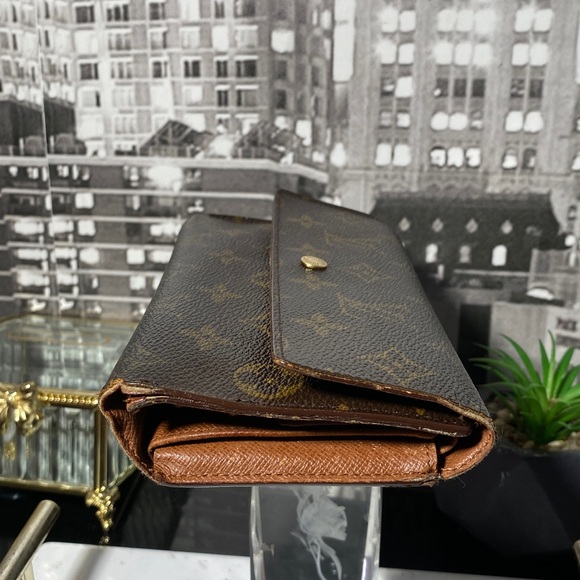 SOLDAuthentic Louis Vuitton Monogram International Long Wallet - Picture 12 of 13